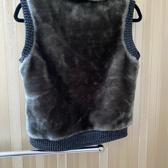 Brookstone Plush Faux Fur Collar with Knit Detail - Picture 2 of 4